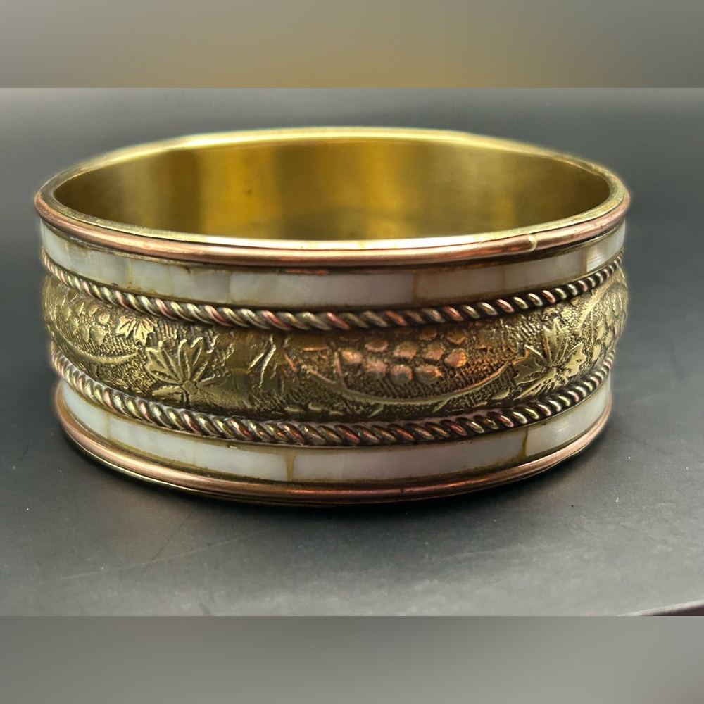 Vtg 70’s Etched Brass Bangle Flanked w/ Iridescent Inlaid Mother of Pearl India